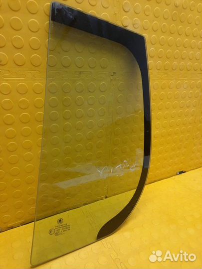 Стекло боковое заднее левое Skoda Fabia 2 2007