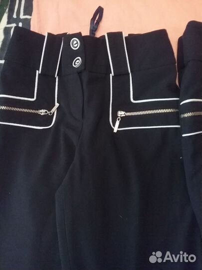 Новые брюки для девочки,рост 134-152черные и синие