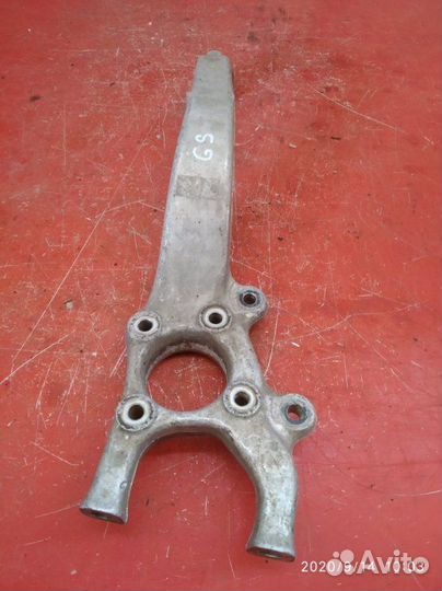 Поворотный кулак (цапфа) передний правый Lexus Gs