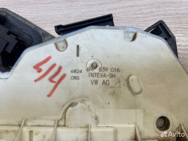 Замок двери задний правый Volkswagen Polo