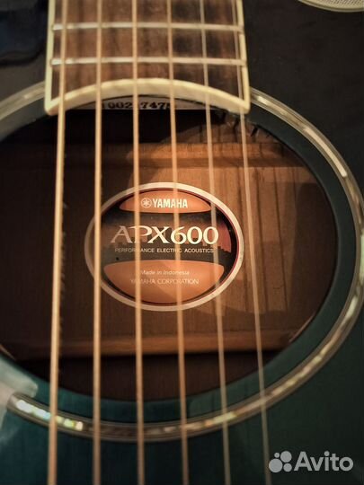 Электроакустическая гитара yamaha APX600