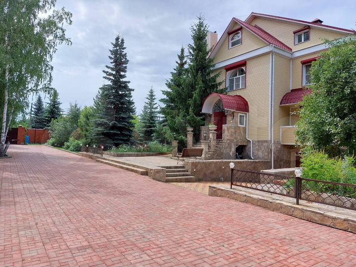 Дом 600 м² на участке 100 сот.