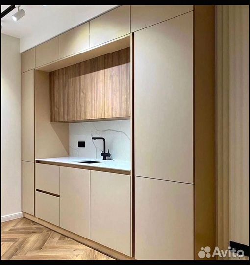 Кухня под потолок в новостройку