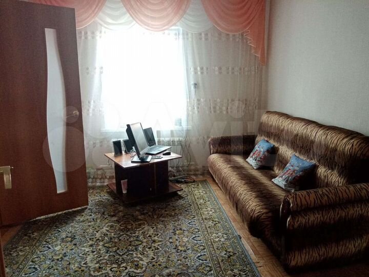 Дом 900 м² на участке 6 сот.