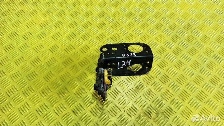 Крепежный угол левый Man Tgl