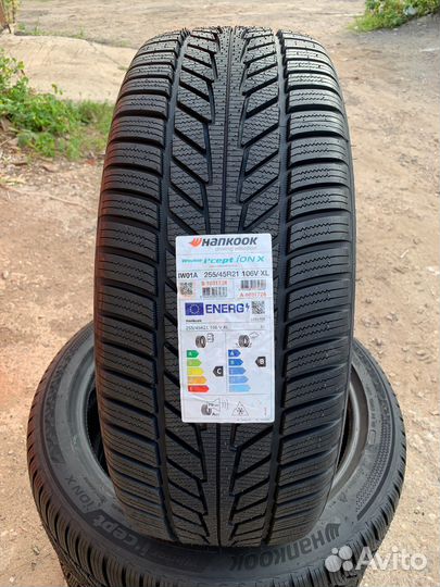 Hankook Winter i'cept iON X IW01A 255/45 R21