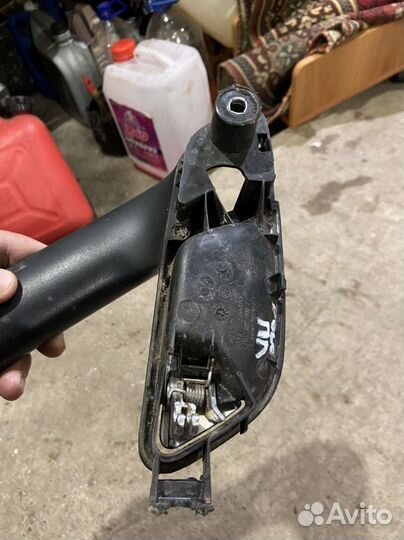 Ручка двери водительская Volkswagen Polo