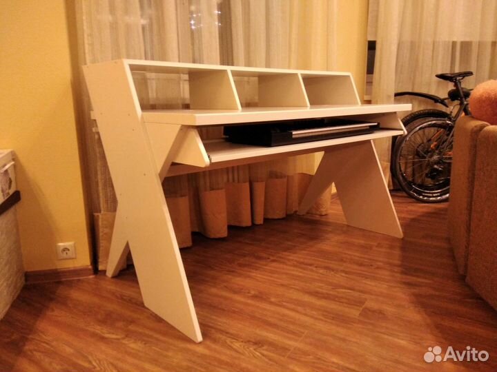 Студийный стол аранжировщика StudioDesk S