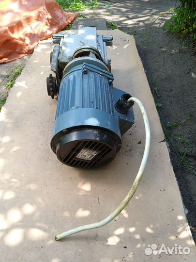 Редуктор с электродвигателем