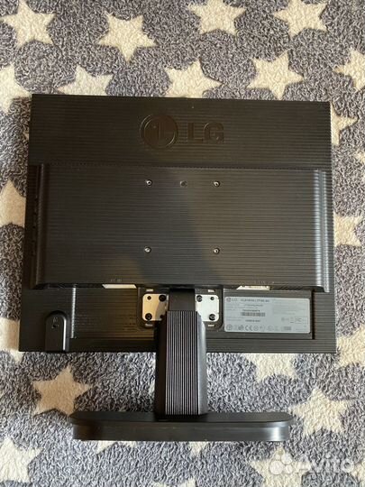 Монитор LG flatroh L1718S-SN