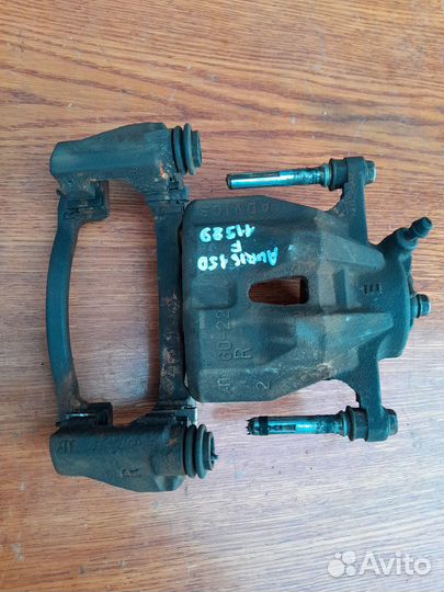 Суппорт передний Toyota Auris 150