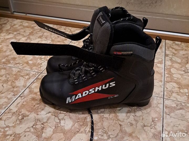 Лыжные ботинки маломерки 37