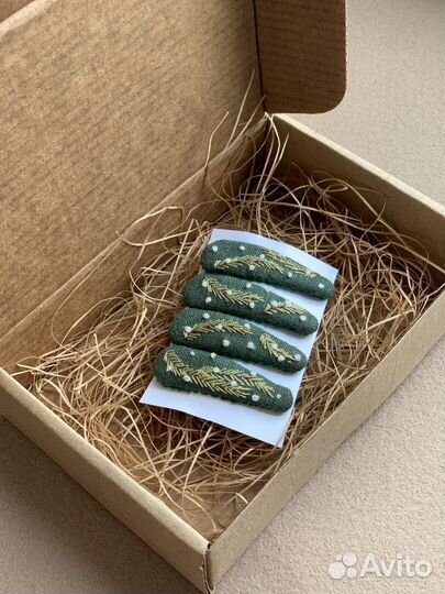 Заколки ручной работы с вышивкой клик-клак