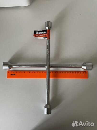 Ключ баллонный крестовой