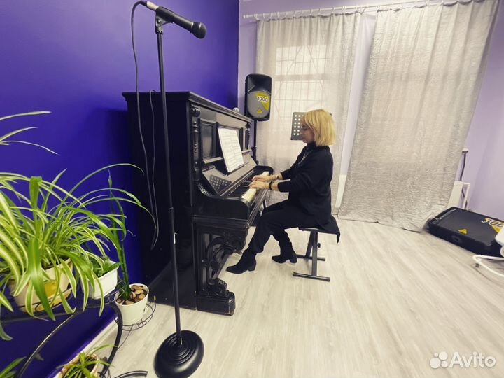 Педагог по вокалу и фортепиано