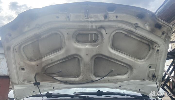 Капот белый(ледниковый) LADA Largus cross