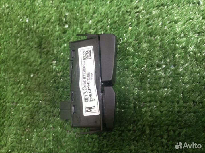 Кнопка парктроника Opel Astra J A16XER 2013