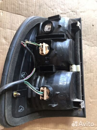 Задний правый фонарь Toyota Land Cruiser 100(676)