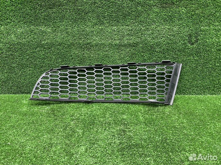 Решетка бампера передняя правая BMW F01 F02