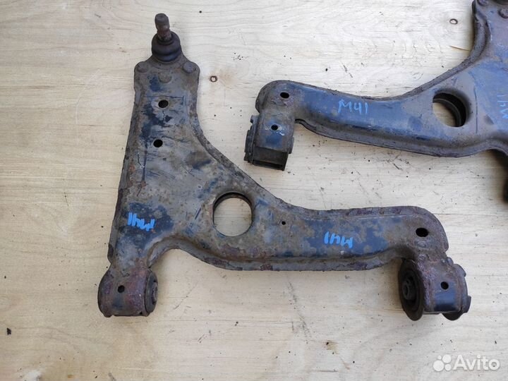 Рычаг подвески передний на Opel Astra H Zafira B