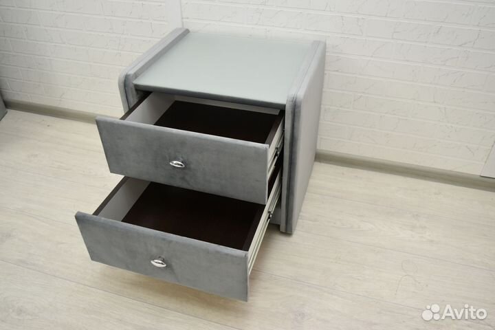 Тумбочка прикроватная
