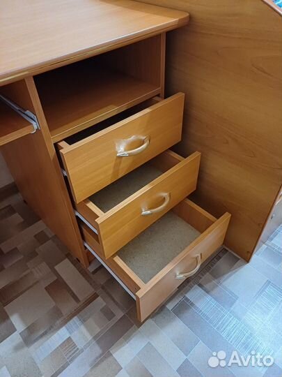 Компьютерный/письменный стол