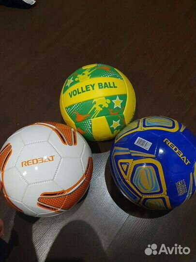 Футбольный мяч и Волейбольный мяч