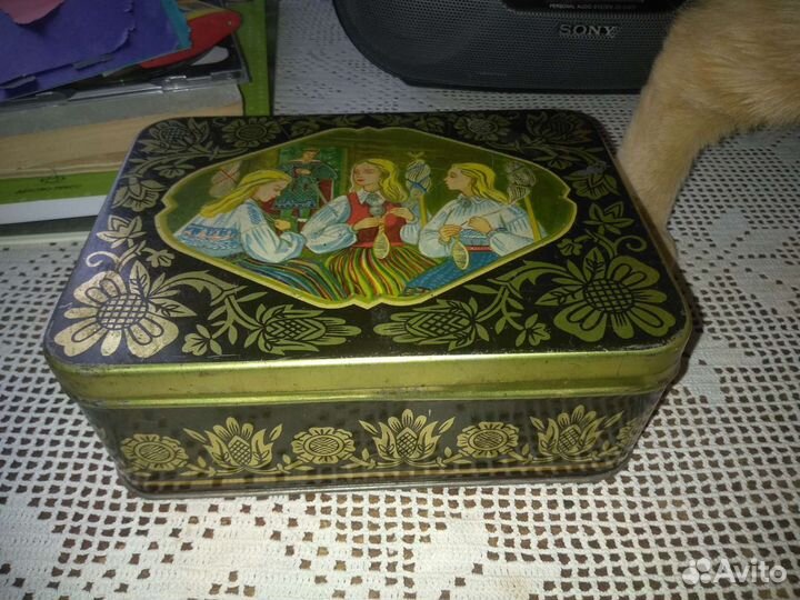 Жестяная коробка винтажная