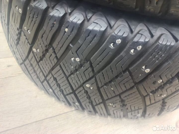 Goodyear Ultragrip Ice Arctic 205/55 R16