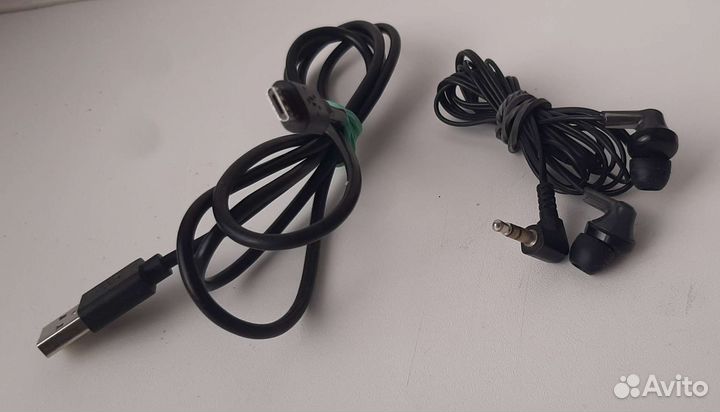 Проводные наушник, кабель зарядки