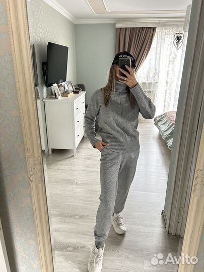 Костюм женский вязаный S 42