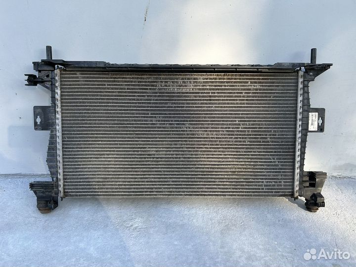 Радиатор охлаждения Ford Focus 3