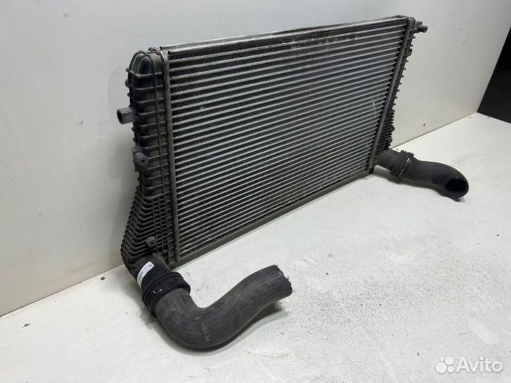Радиатор охлаждения двигателя передний Volkswagen