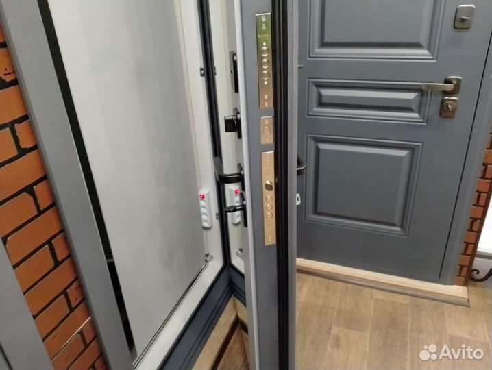 Входная дверь