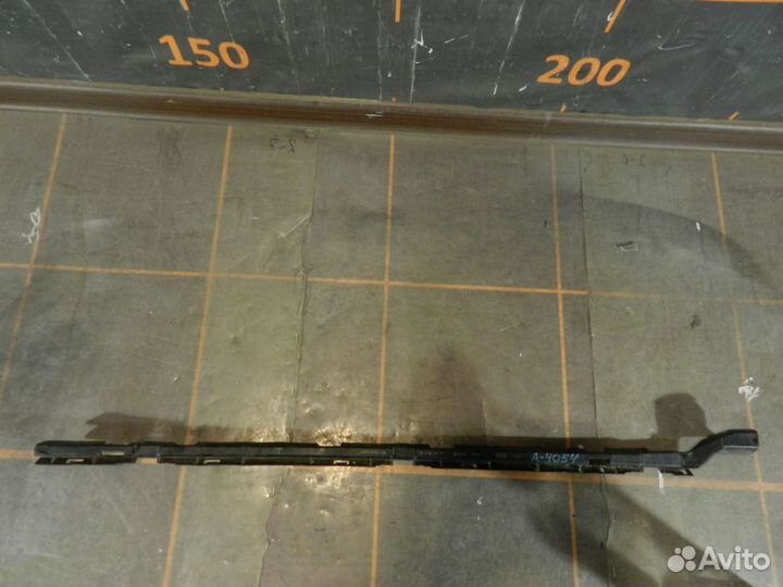 Кронштейн накладки порога - Mercedes-Benz GLA-X156