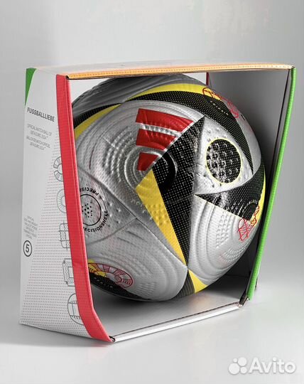 Футбольный мяч adidas