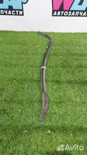 Уплотнитель дверного проема задний правый Tesla