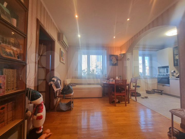 3-к. квартира, 72 м², 8/10 эт.