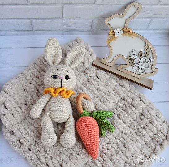 Набор для малыша: игрушка и погремушка