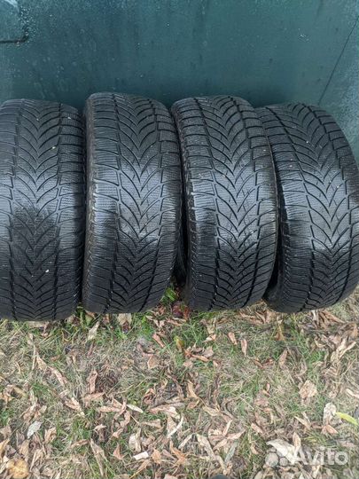 Goodyear UltraGrip Ice 2 215/55 R16