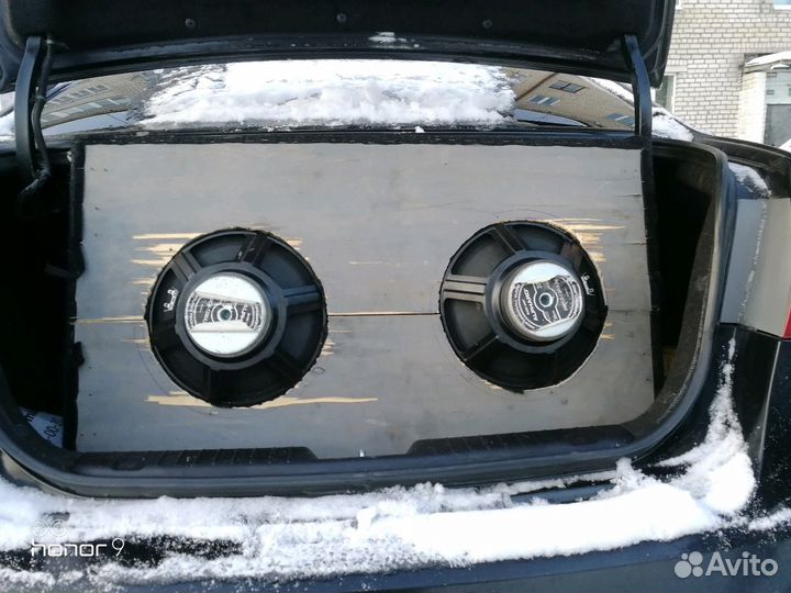 Полка с колонками