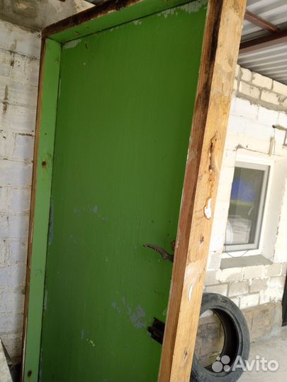 Дверь входная деревянная