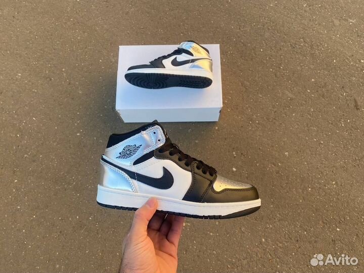 Кроссовки Nike Air Jordan 1