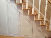 Деревянная лестница со шкафом в ваш дом