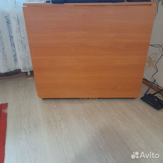 Стол