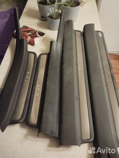 Накладки на пороги Тойота Авенсис 2