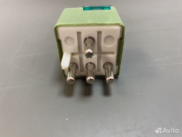 Реле бензонасоса Mercedes w202