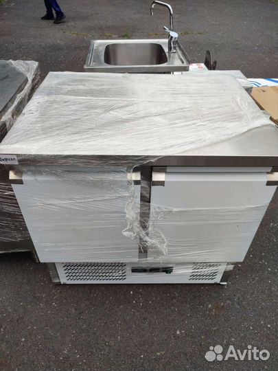 Стол с охлаждаемым шкафом Hurakan HKN-gnl2tn