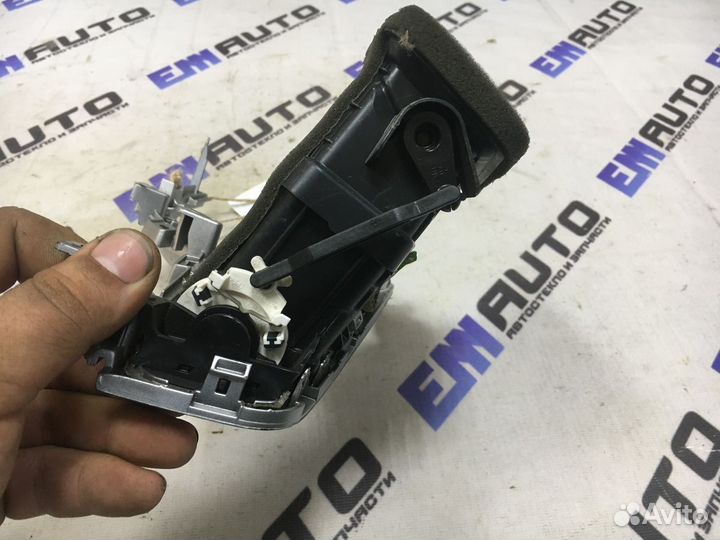 Дефлектор воздушный левый Киа Сид 2