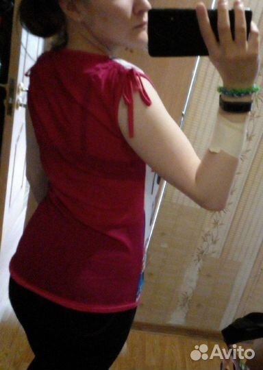 Футболка с короткими плечиками